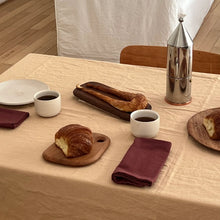 Load image into Gallery viewer, Napkin set in Burgundy