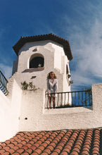 Load image into Gallery viewer, PEZ BERMUDA SHORTS in White