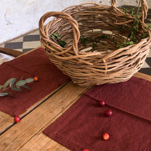 Load image into Gallery viewer, Placemat set in Burgundy