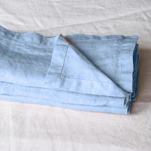 Load image into Gallery viewer, Placemat set in Light blue