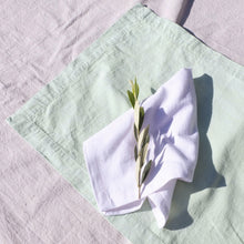 Load image into Gallery viewer, Napkin set in White