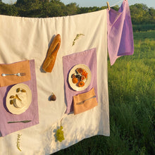 Load image into Gallery viewer, Tablecloth in White