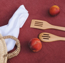 Load image into Gallery viewer, Placemat set in Burgundy