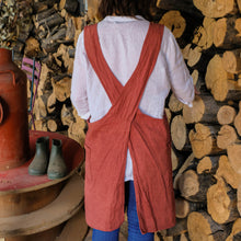 Load image into Gallery viewer, Olivar Apron in Burgundy
