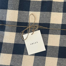 Load image into Gallery viewer, Cottage Napkins set in Blue

