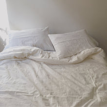 Load image into Gallery viewer, Duvet cover in White
