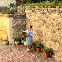 Load image into Gallery viewer, Olivar Apron in Light blue
